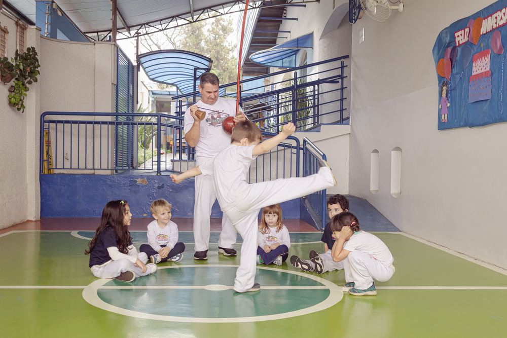 Aula de capoeira com as crianças